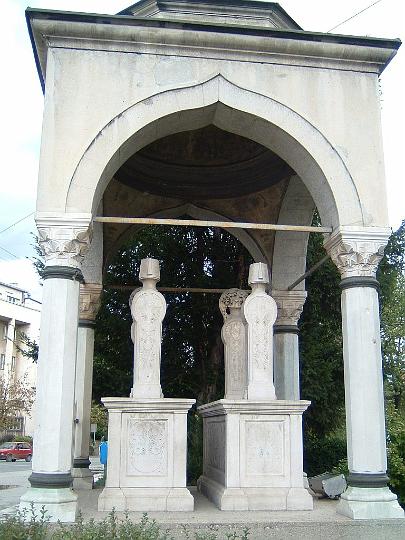 Sarajevo-Mosque Grave.JPG